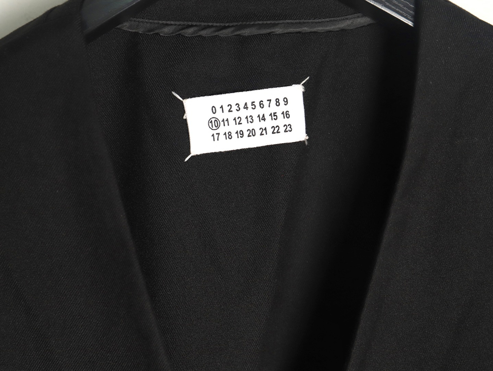 ma*s*n Ma*i*la collarless silhouette suit jacket