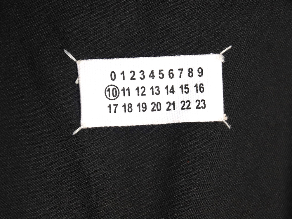 ma*s*n Ma*i*la collarless silhouette suit jacket