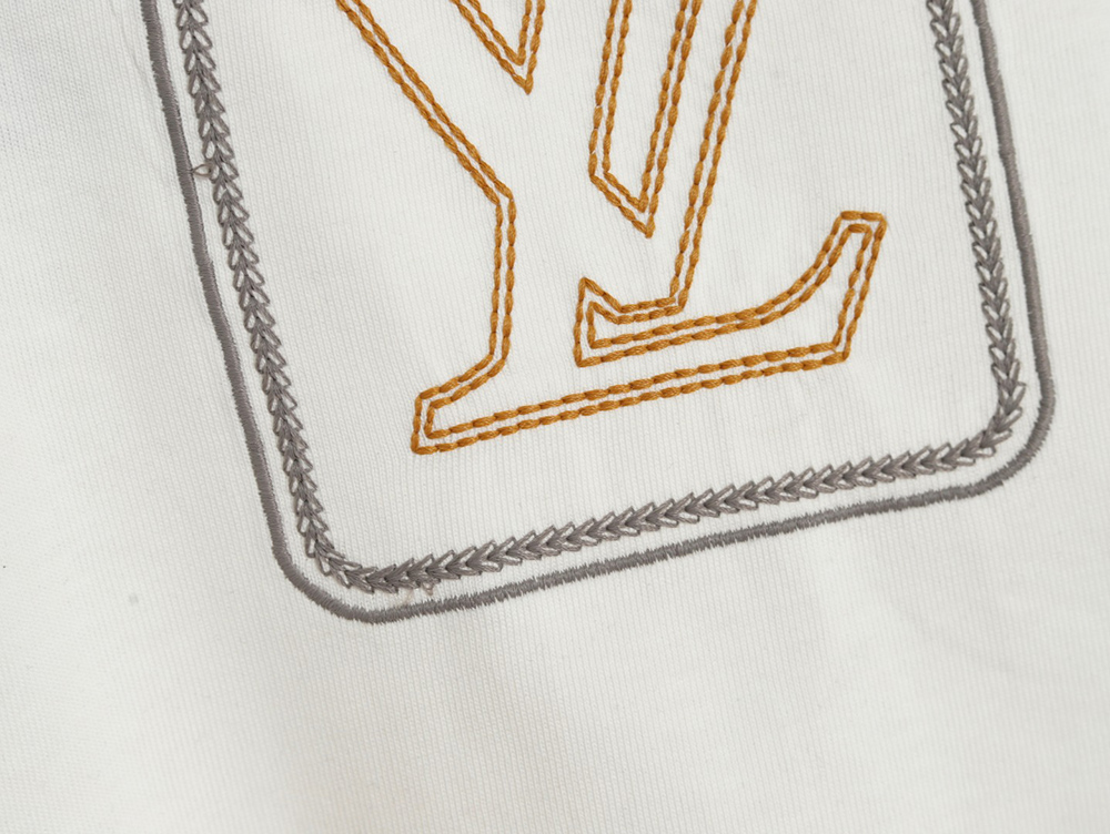 l0*is V*t0n line fake pockets embroidered short sleeves