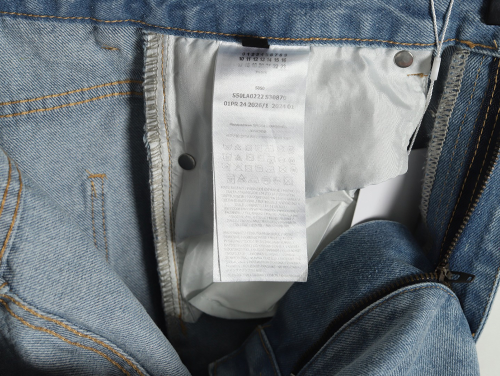 ma*s*n Ma*i*la masking paper white tape ripped five-point denim shorts