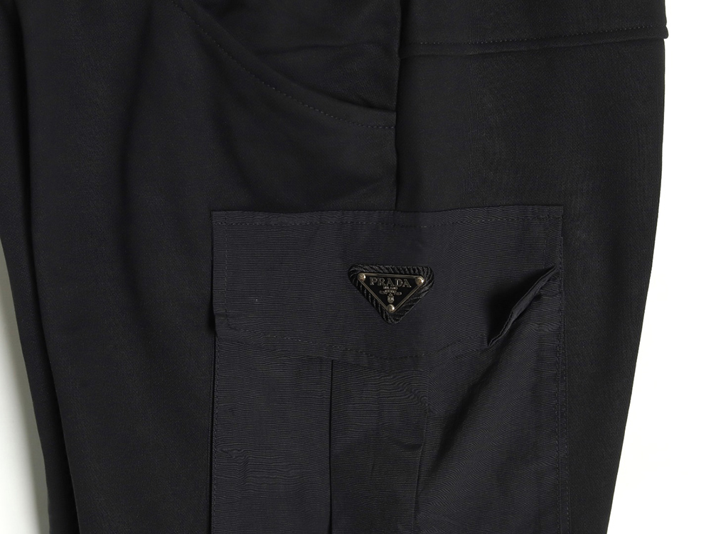 Pra*a multi-pocket logo shorts