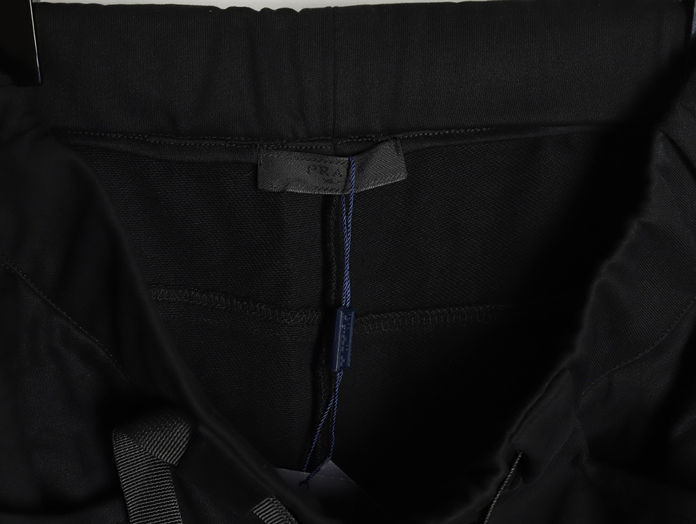 Pra*a multi-pocket logo shorts