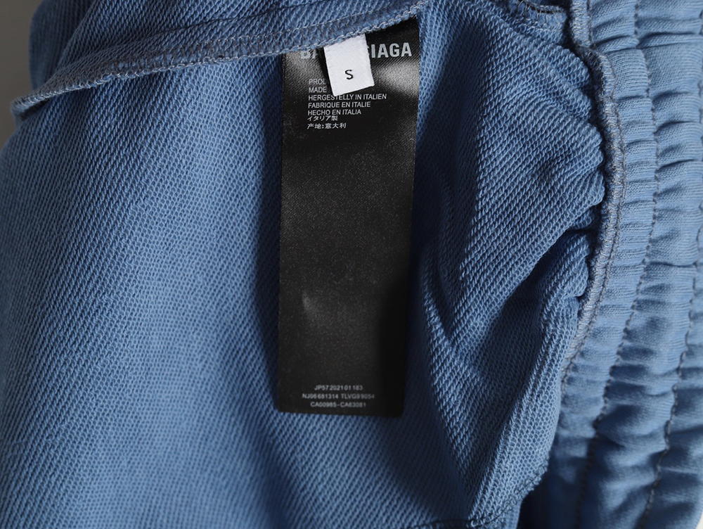 Ba*len*cia*ga tape lettering shorts