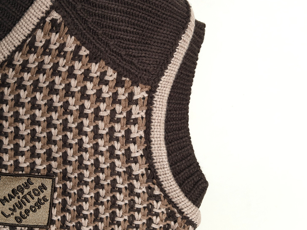 l0*is V*t0n brown check jacquard knit vest