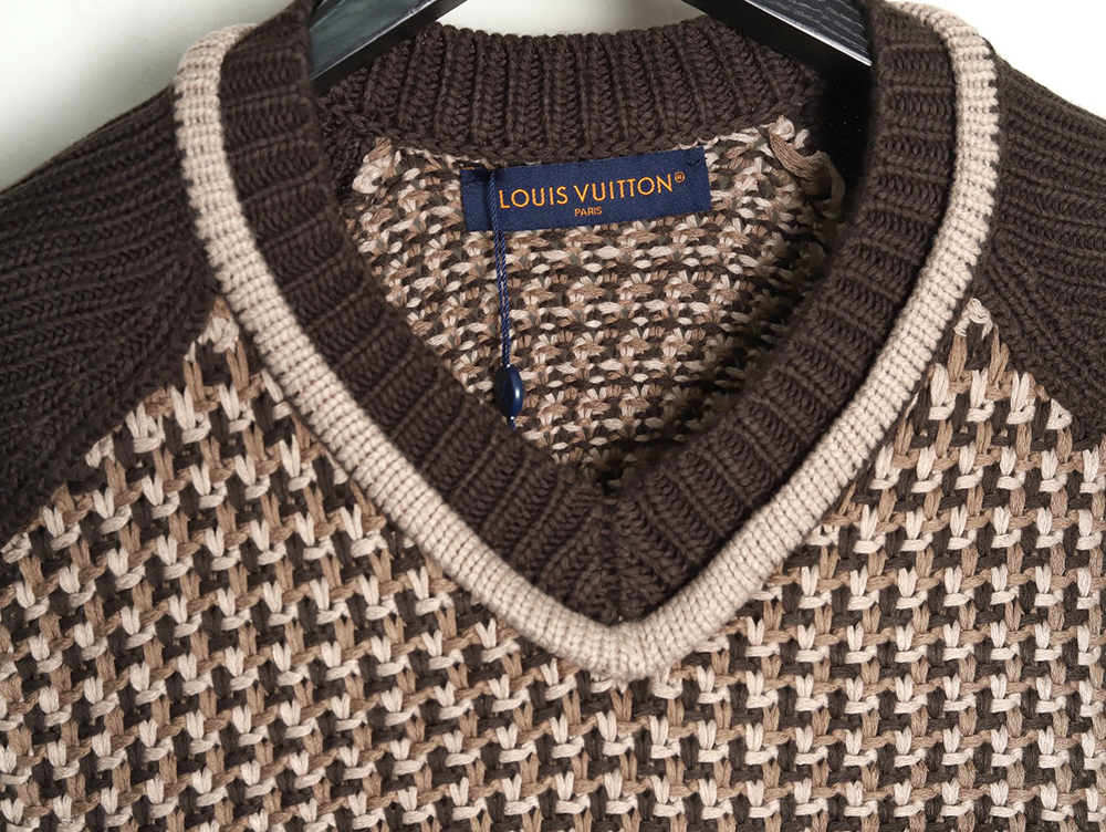 l0*is V*t0n brown check jacquard knit vest