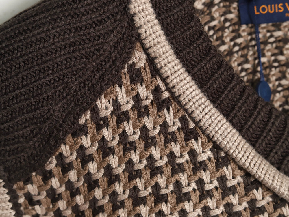 l0*is V*t0n brown check jacquard knit vest