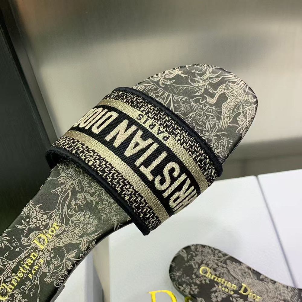 D*or dway embroidered sandals