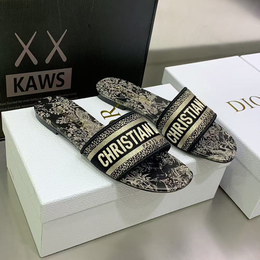 D*or dway embroidered sandals