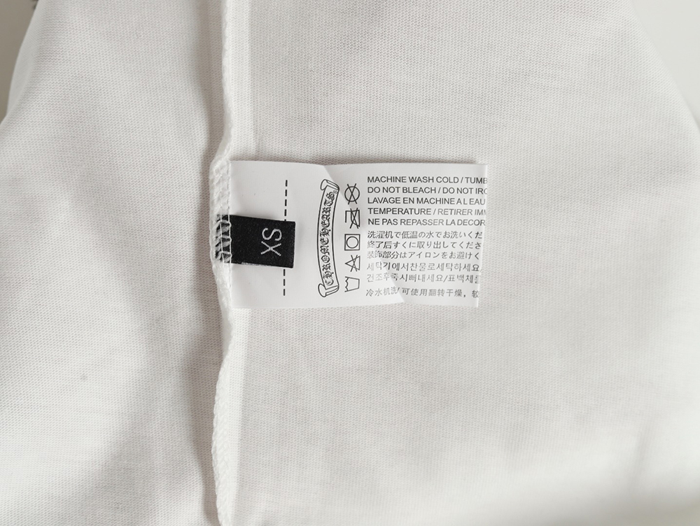 Ch**me He**ts multi-element pocket sanskrit letters short sleeve t-shirt