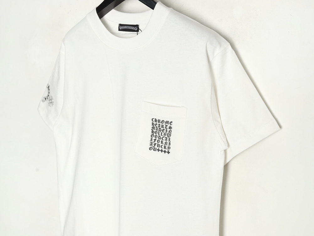 Ch**me He**ts multi-element pocket sanskrit letters short sleeve t-shirt