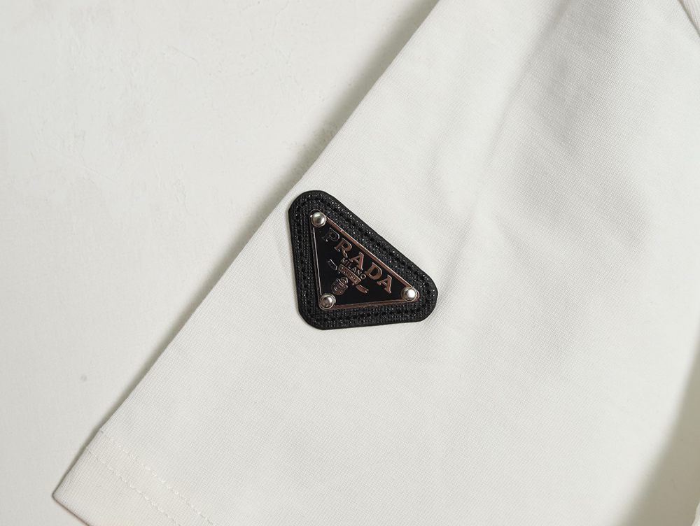 Pra*a classic red silicone trim short sleeves