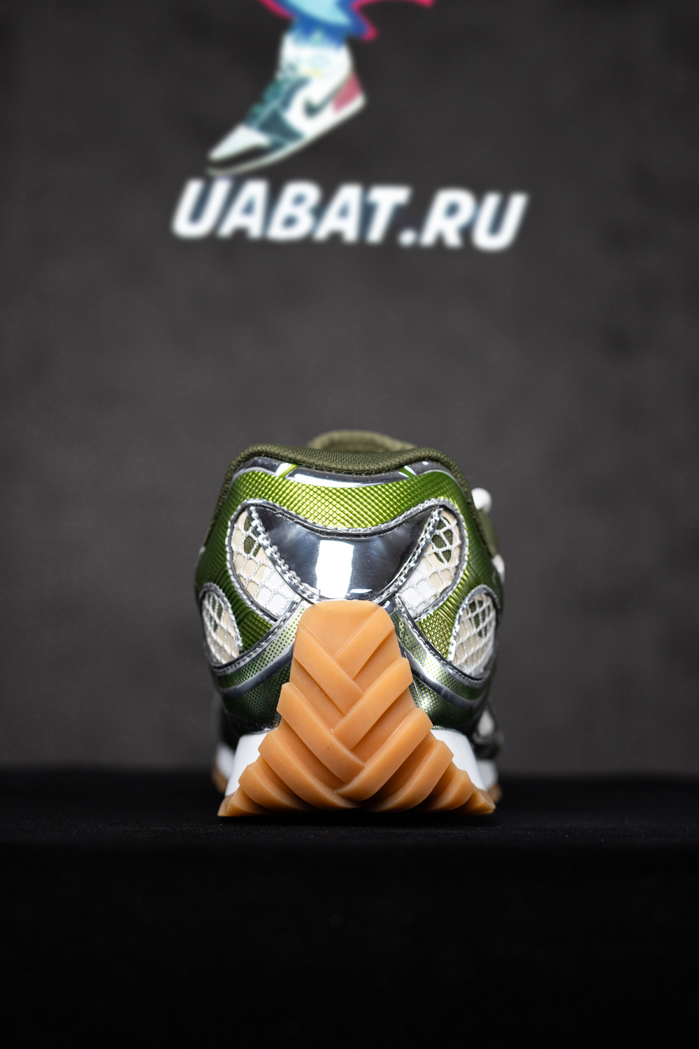 bo*te*ga Ve*ne*ta orbit runner sneaker 