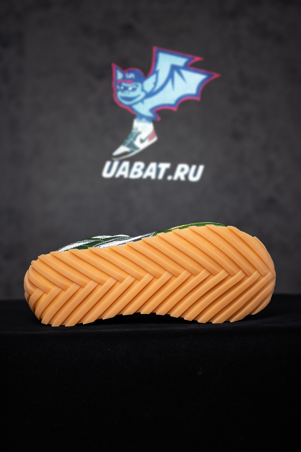 bo*te*ga Ve*ne*ta orbit runner sneaker 