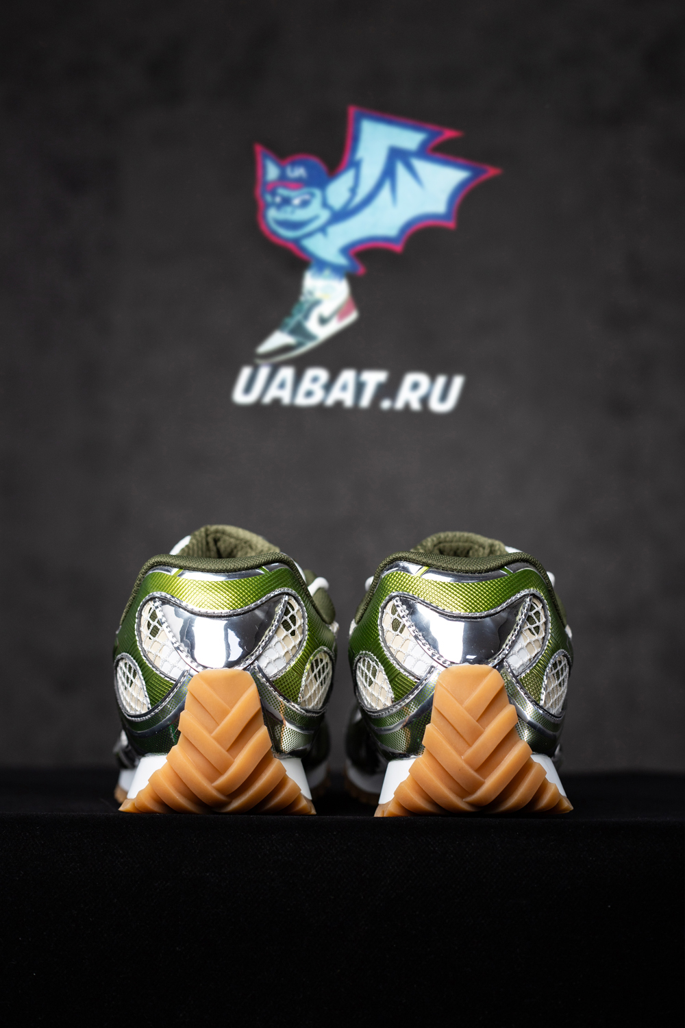 bo*te*ga Ve*ne*ta orbit runner sneaker 