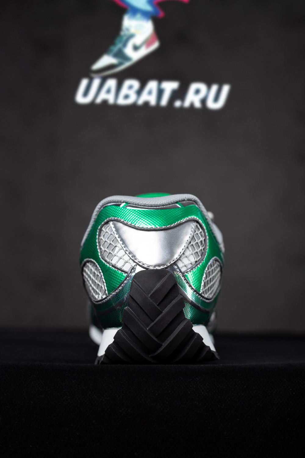 bo*te*ga Ve*ne*ta orbit runner sneaker 