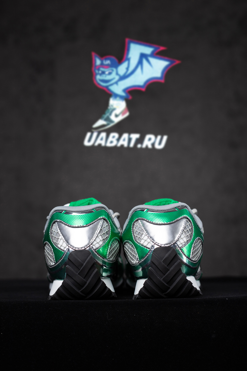 bo*te*ga Ve*ne*ta orbit runner sneaker 