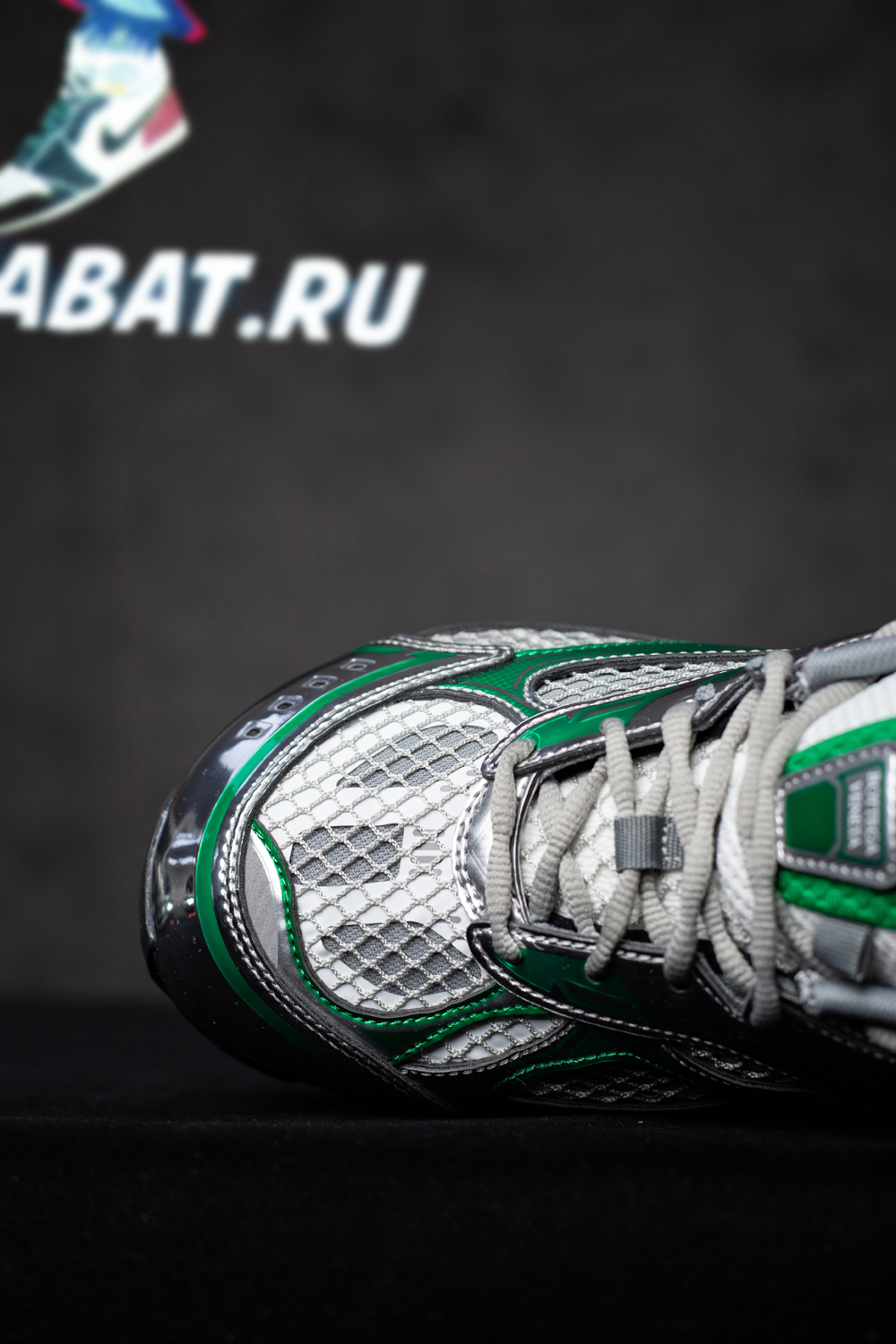 bo*te*ga Ve*ne*ta orbit runner sneaker 