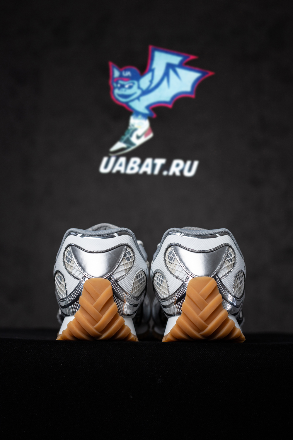 bo*te*ga Ve*ne*ta orbit runner sneaker  