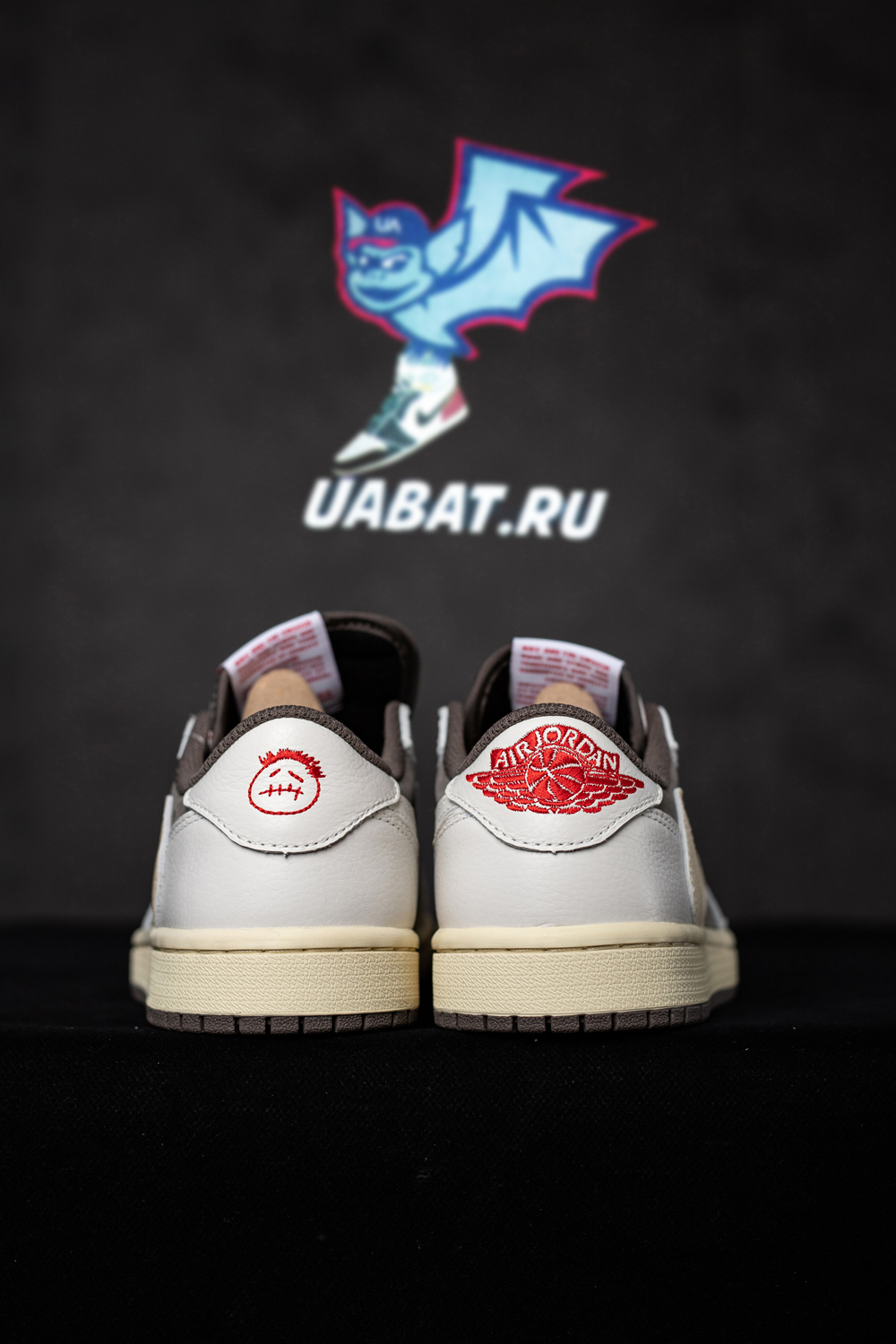 TRAVIS SCOTT X AIR JORDAN 1 LOW OG "REVERSE MOCHA"