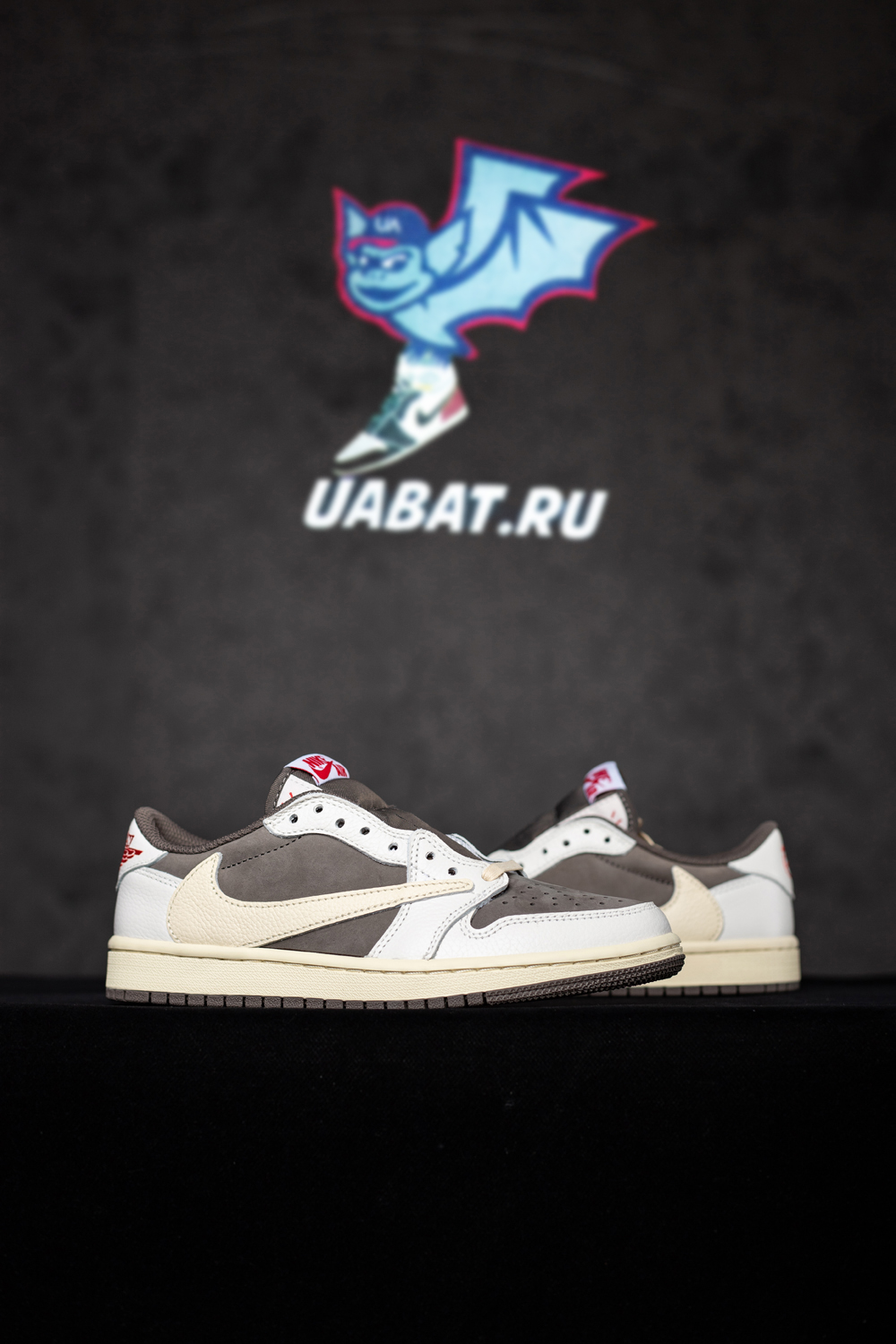 TRAVIS SCOTT X AIR JORDAN 1 LOW OG "REVERSE MOCHA"