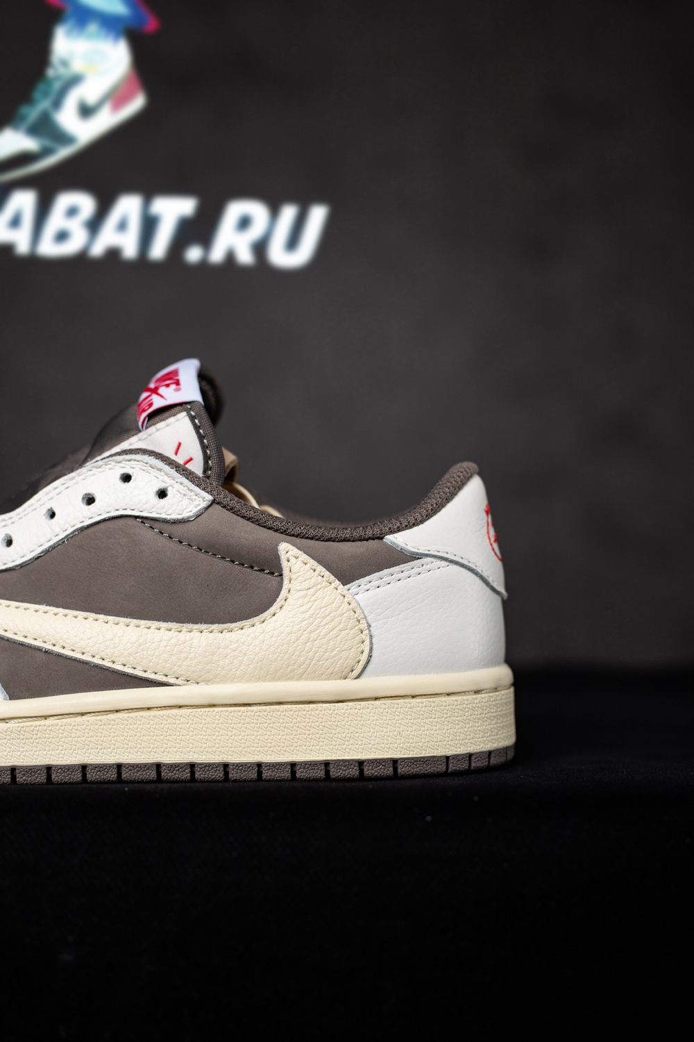 TRAVIS SCOTT X AIR JORDAN 1 LOW OG "REVERSE MOCHA"