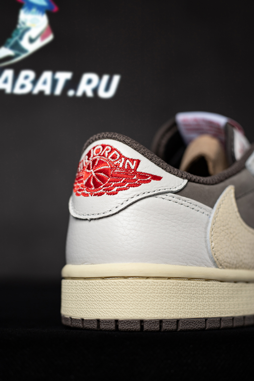 TRAVIS SCOTT X AIR JORDAN 1 LOW OG "REVERSE MOCHA"