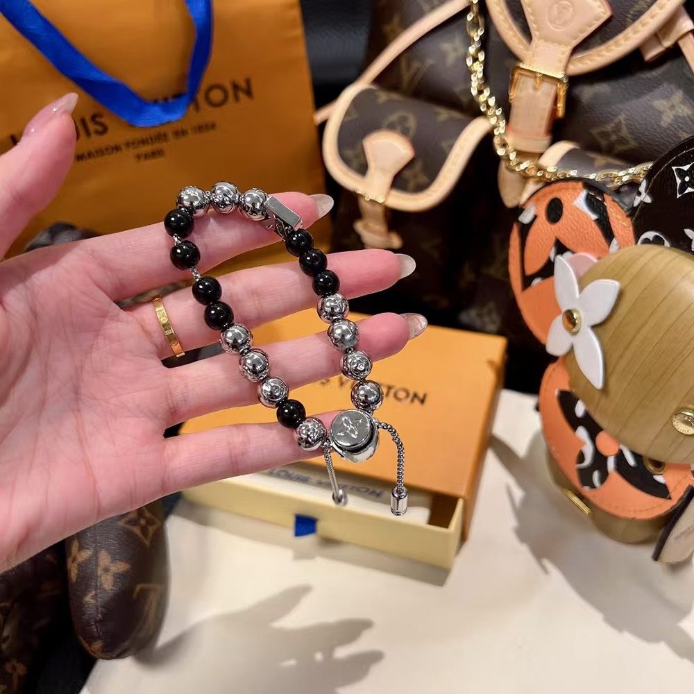l0*is V*t0n monogram beads bracelet m00512