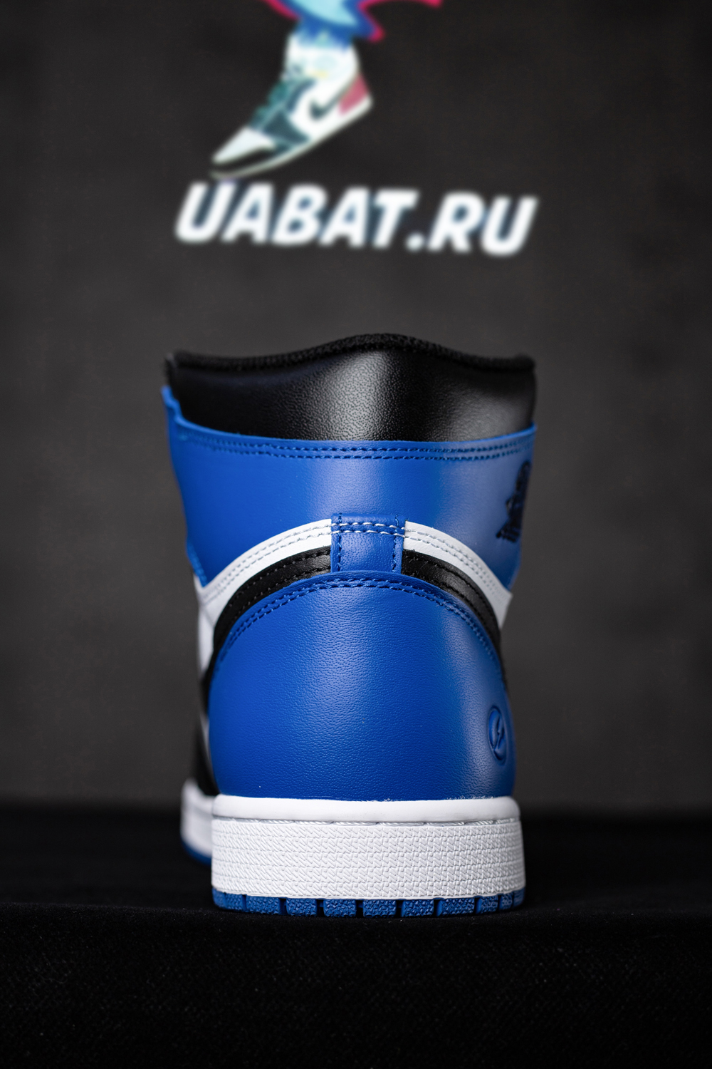 FRAGMENT DESIGN X AIR JORDAN 1 RETRO HIGH OG