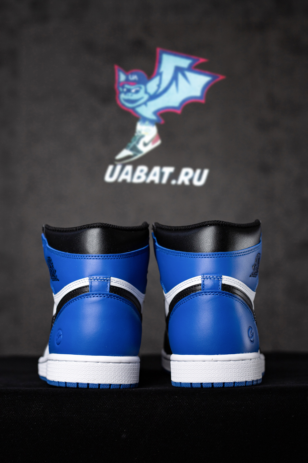 FRAGMENT DESIGN X AIR JORDAN 1 RETRO HIGH OG