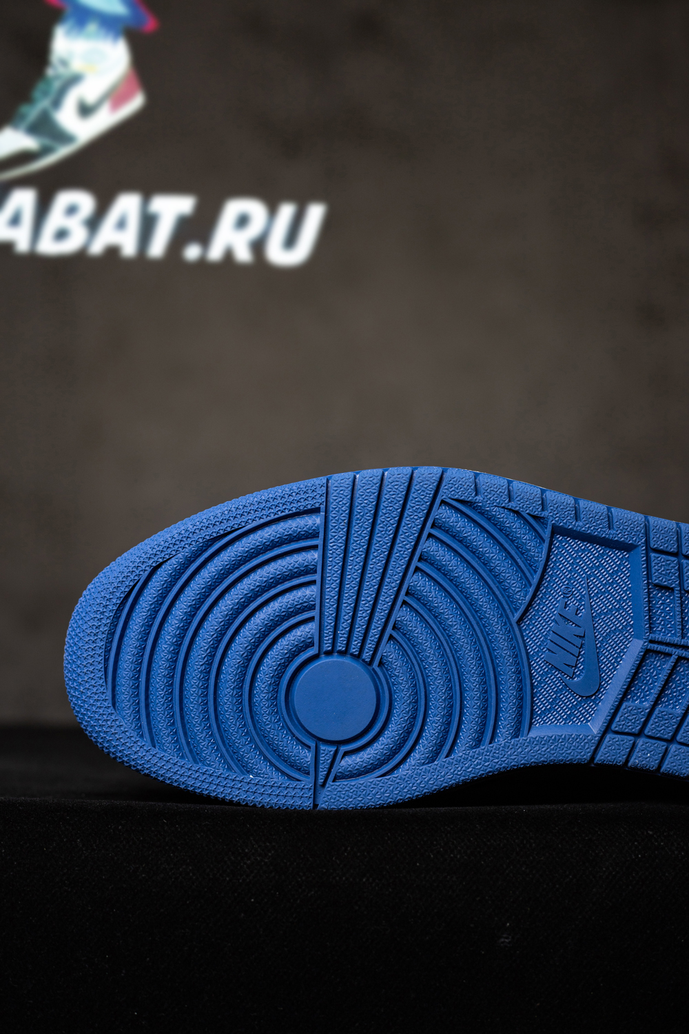 FRAGMENT DESIGN X AIR JORDAN 1 RETRO HIGH OG