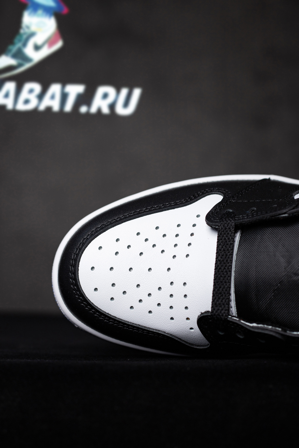 FRAGMENT DESIGN X AIR JORDAN 1 RETRO HIGH OG