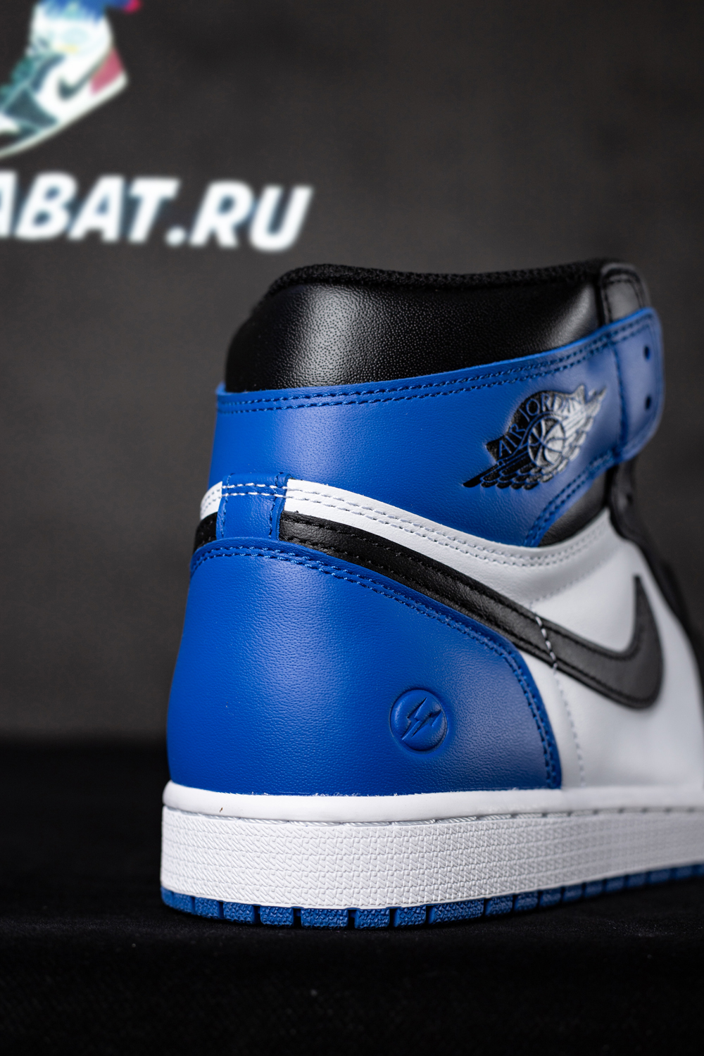 FRAGMENT DESIGN X AIR JORDAN 1 RETRO HIGH OG