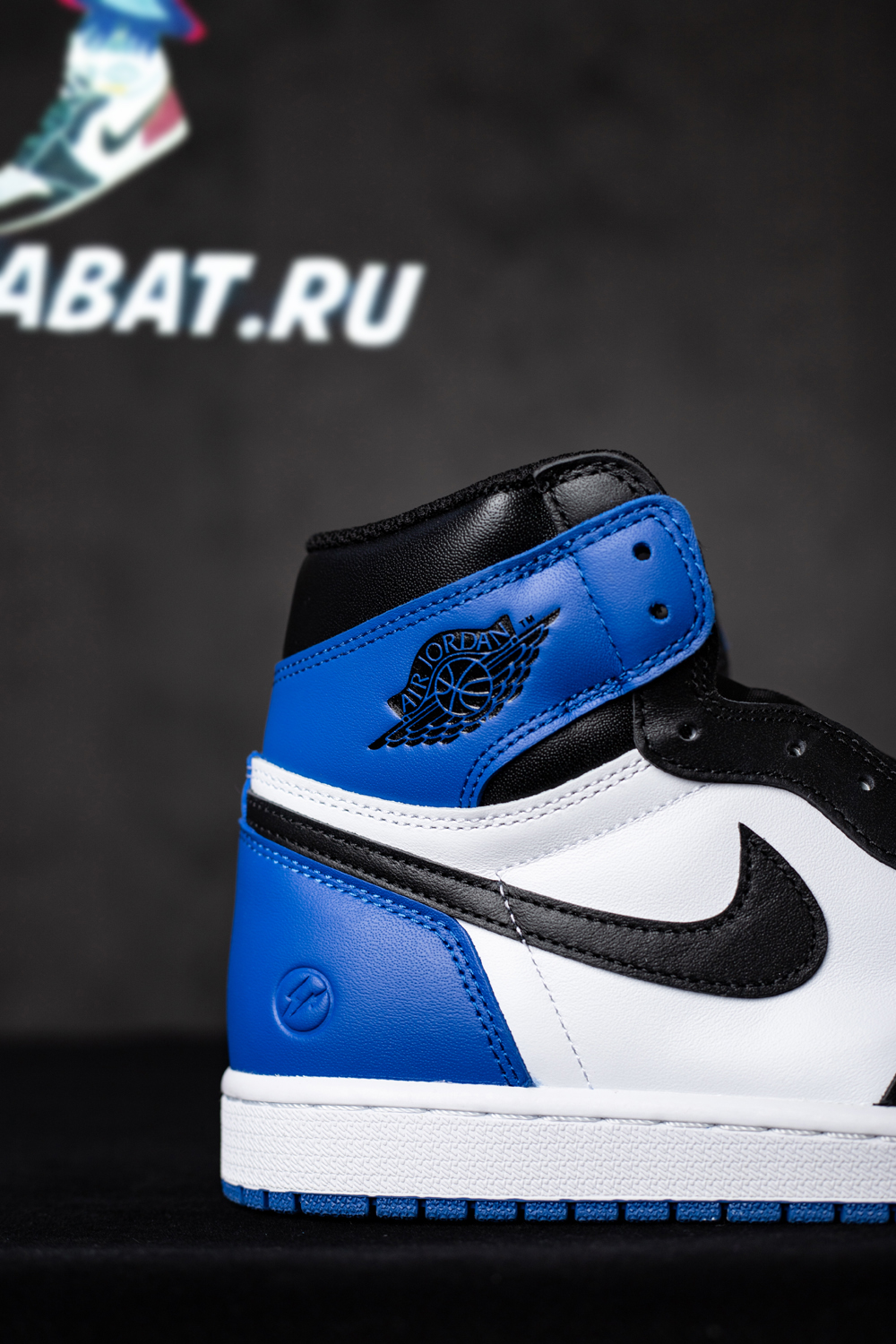 FRAGMENT DESIGN X AIR JORDAN 1 RETRO HIGH OG