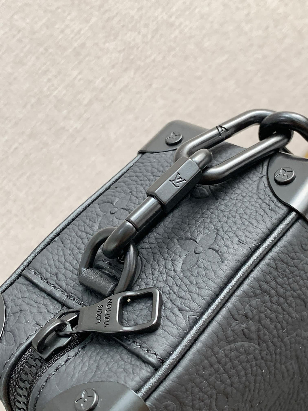 l0*is V*t0n mini soft trunk m55702 18.5*13*8cm