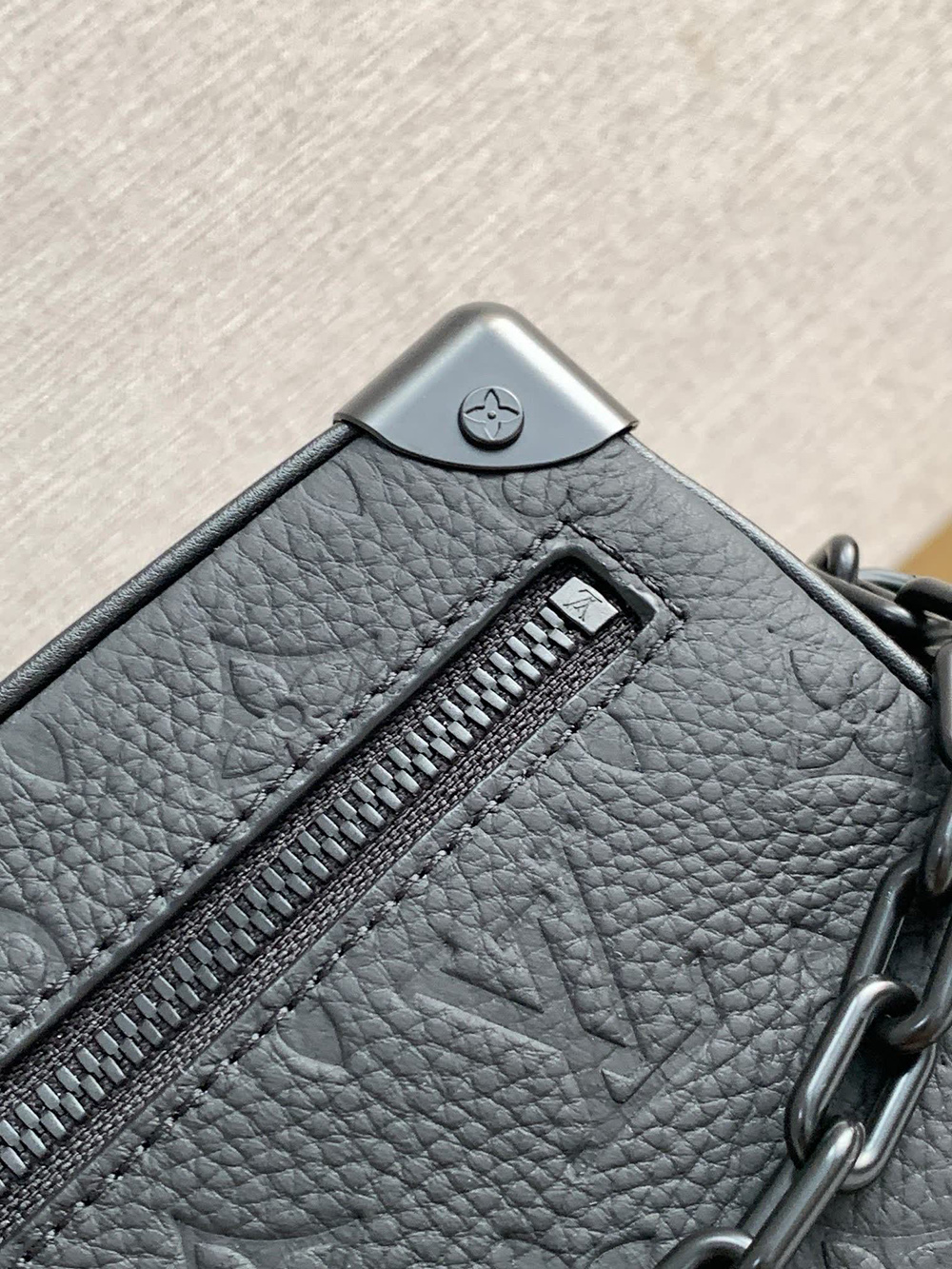 l0*is V*t0n mini soft trunk m55702 18.5*13*8cm