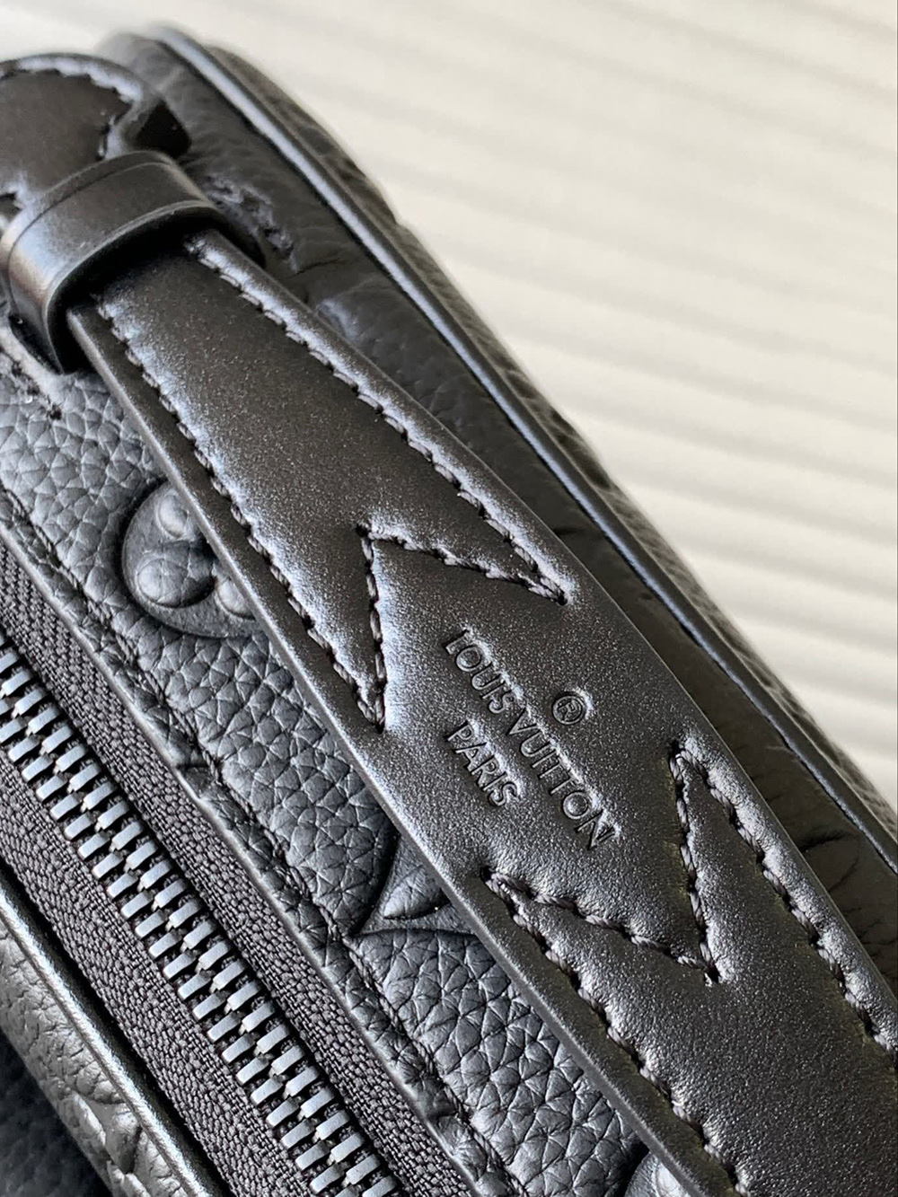 l0*is V*t0n s lock messenger m58489 22*18*8cm