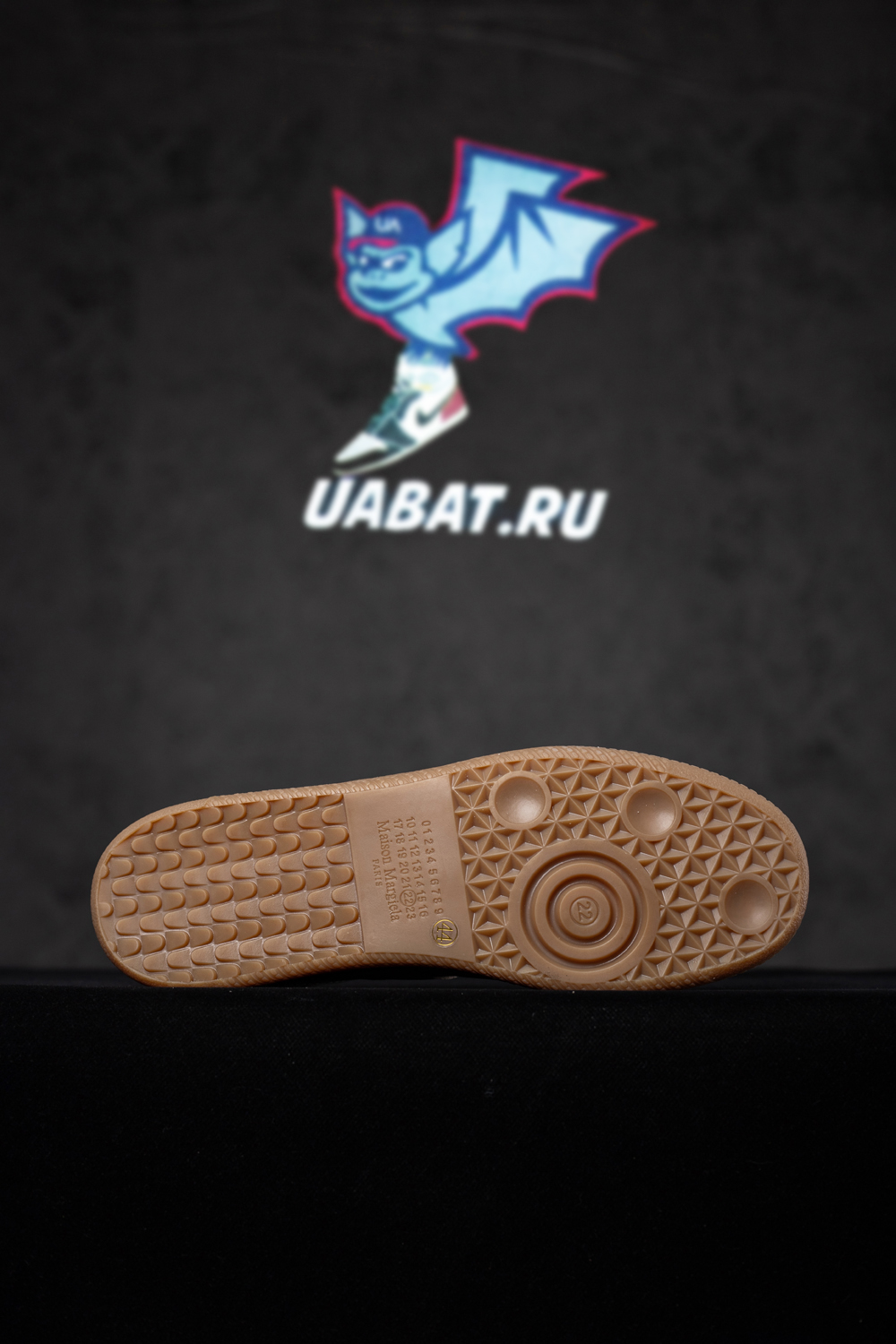 ma*s*n Ma*i*la white & gray replica sneakers