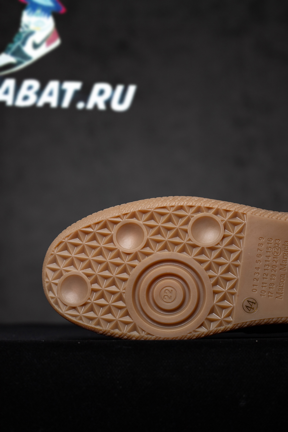 ma*s*n Ma*i*la white & gray replica sneakers