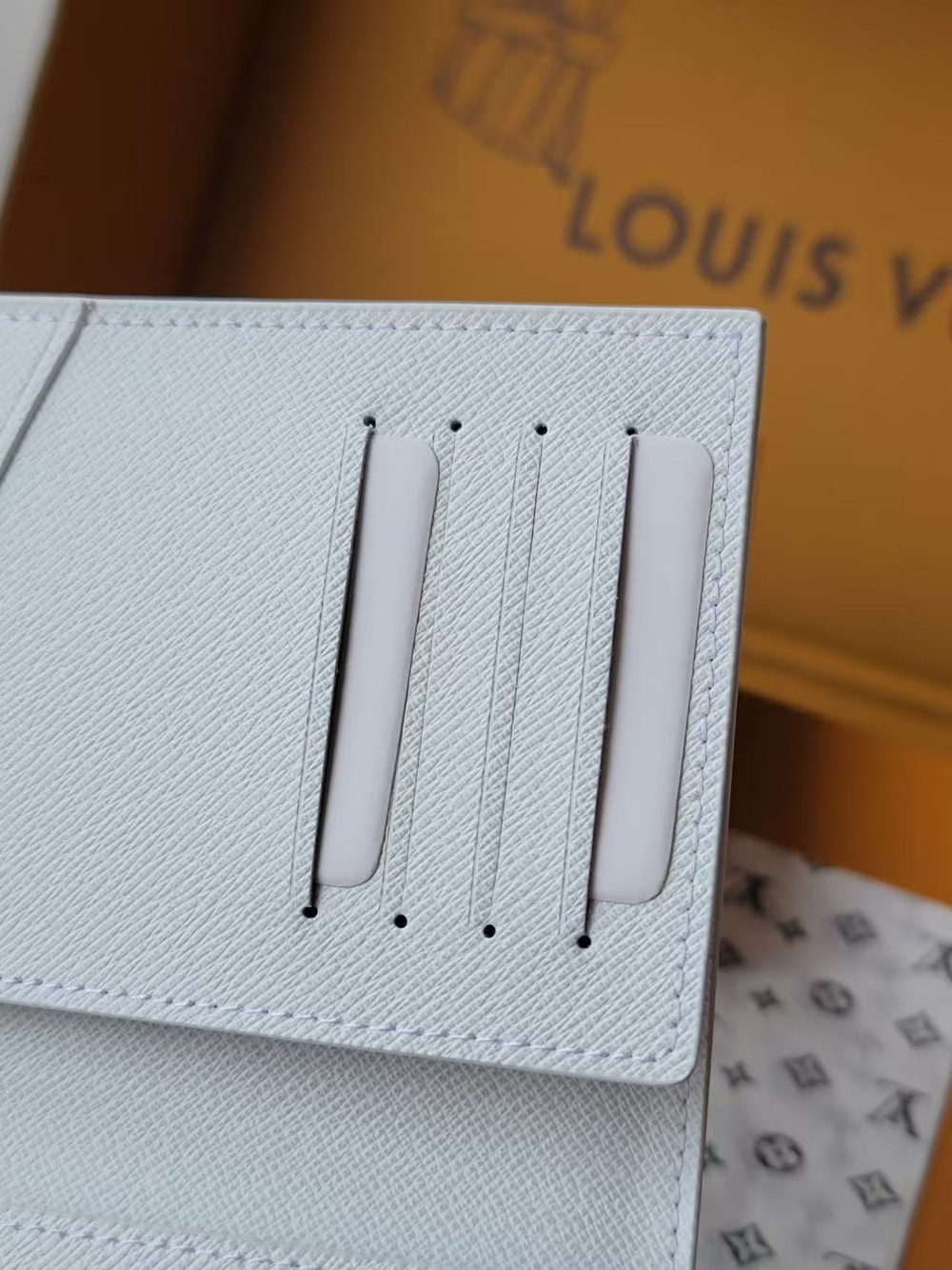 l0*is V*t0n pocket organizer m14880 11.1*1*7.5cm