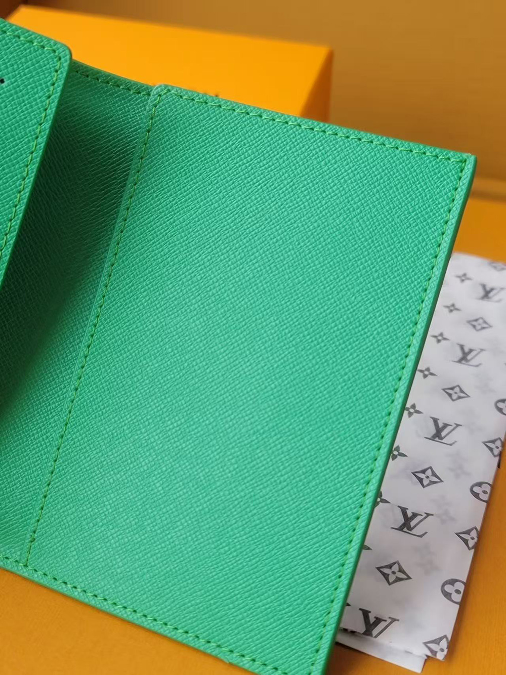 l0*is V*t0n pocket organizer m14880 11.1*1*7.5cm