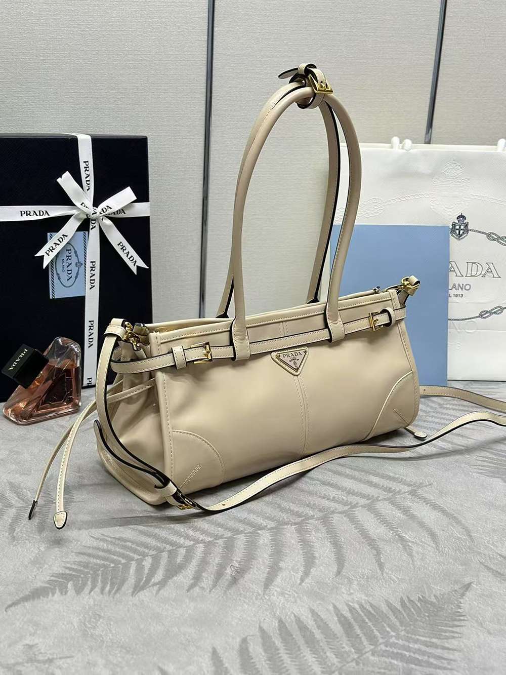 Pra*a bonnie medium leather handbag 1ba426 32*15.5*12cm