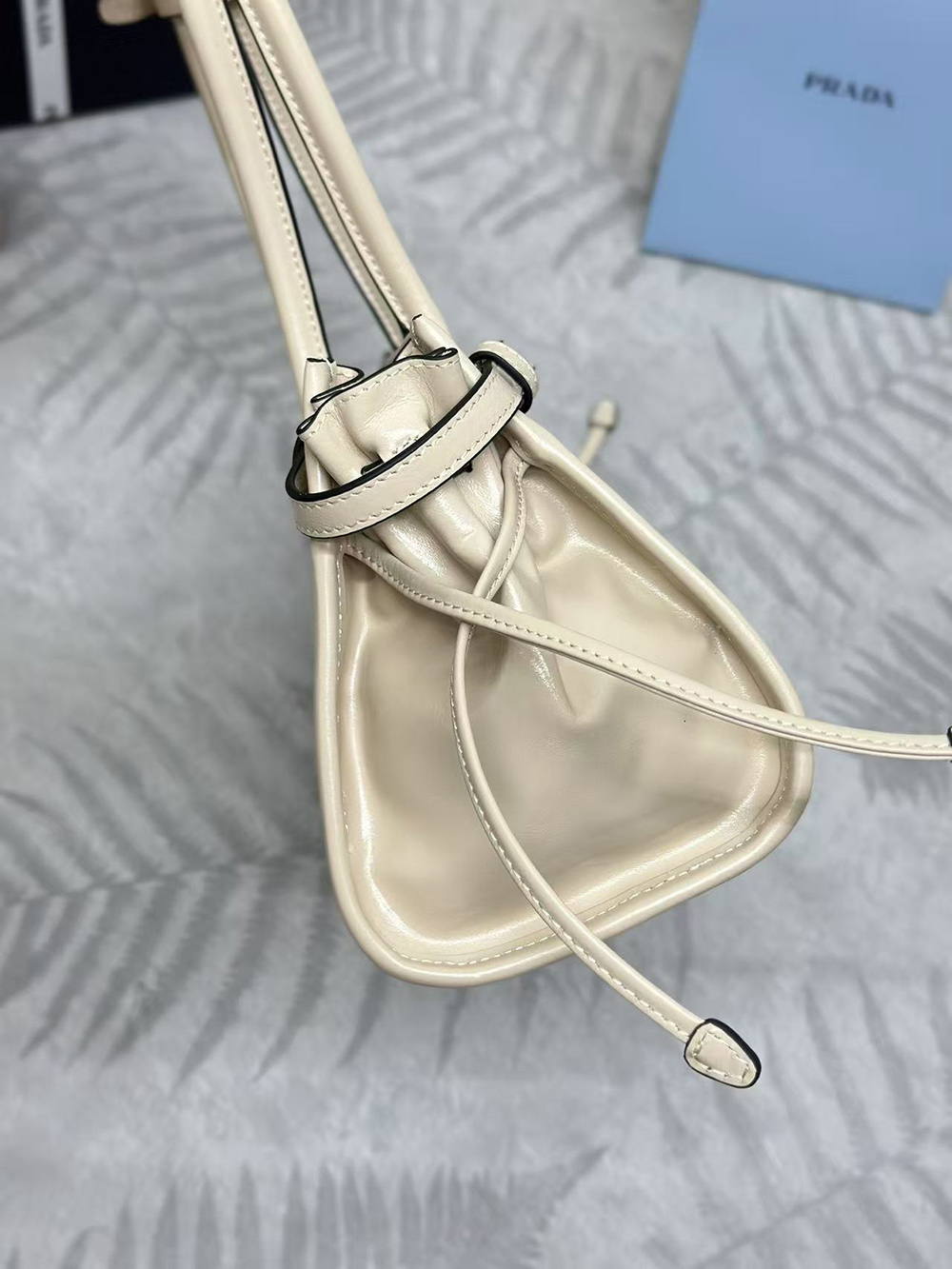 Pra*a bonnie medium leather handbag 1ba426 32*15.5*12cm