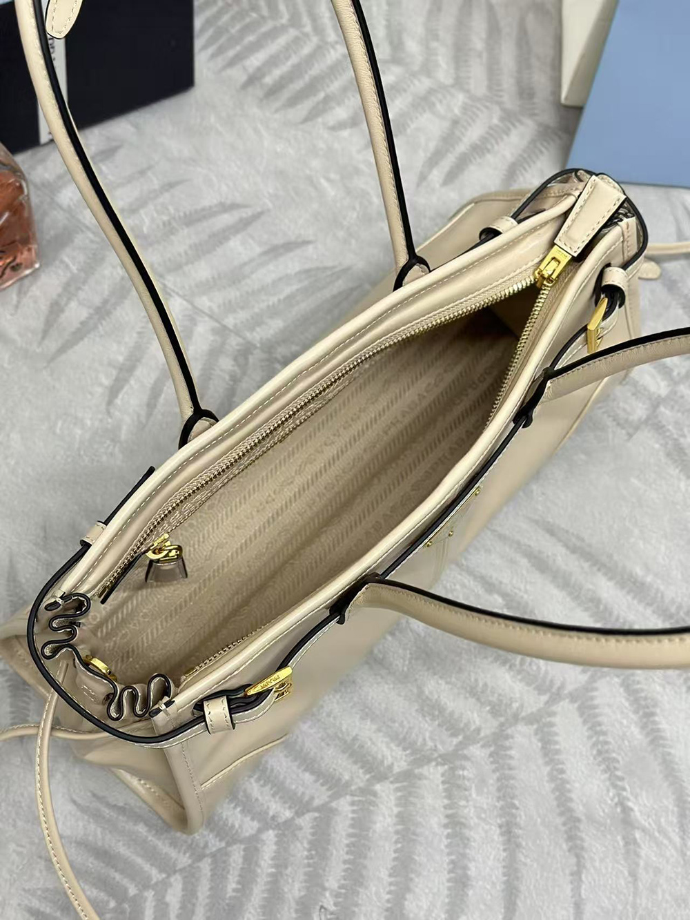 Pra*a bonnie medium leather handbag 1ba426 32*15.5*12cm