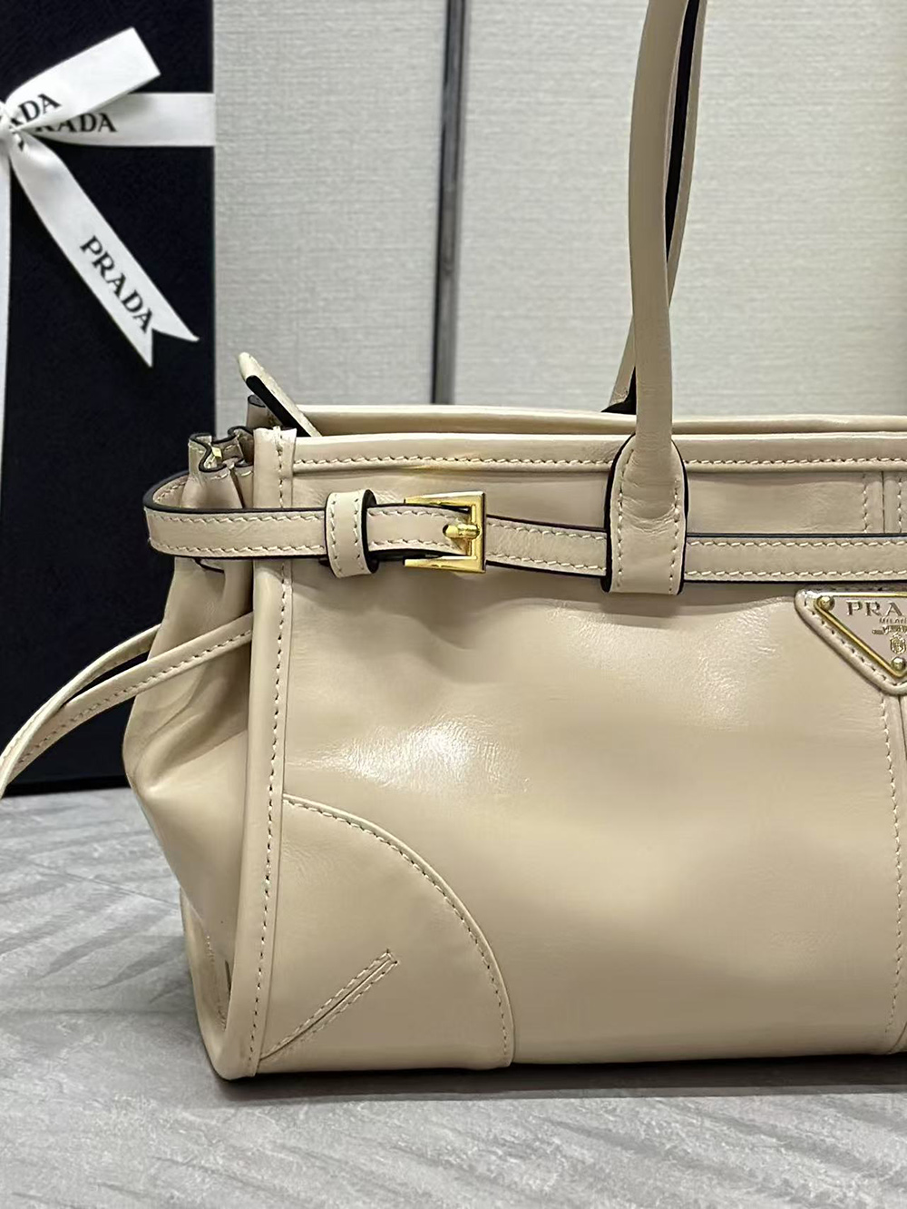 Pra*a bonnie medium leather handbag 1ba426 32*15.5*12cm