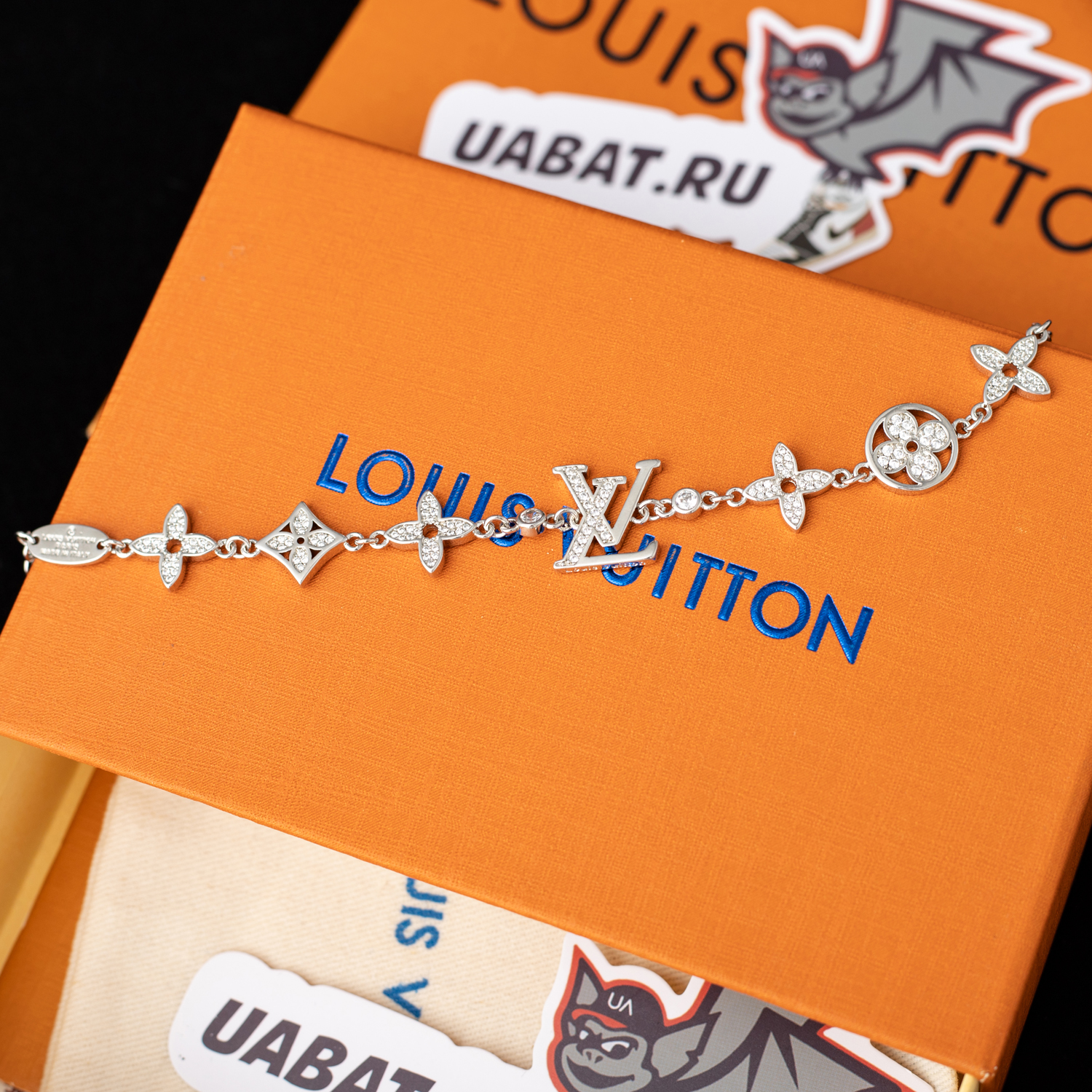 l0*is V*t0n bracelet n93400