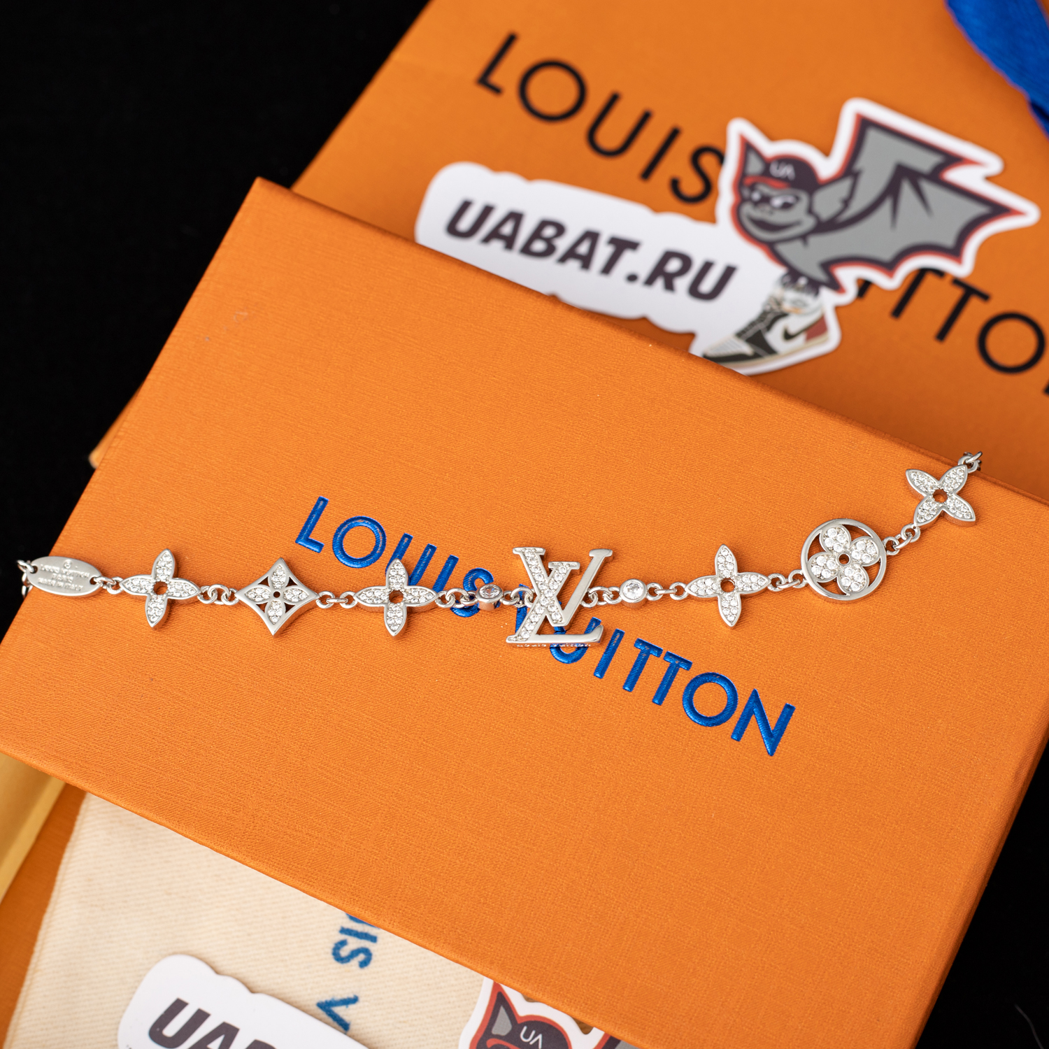 l0*is V*t0n bracelet n93400