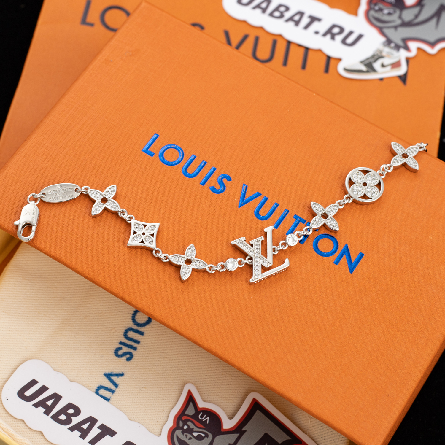 l0*is V*t0n bracelet n93400