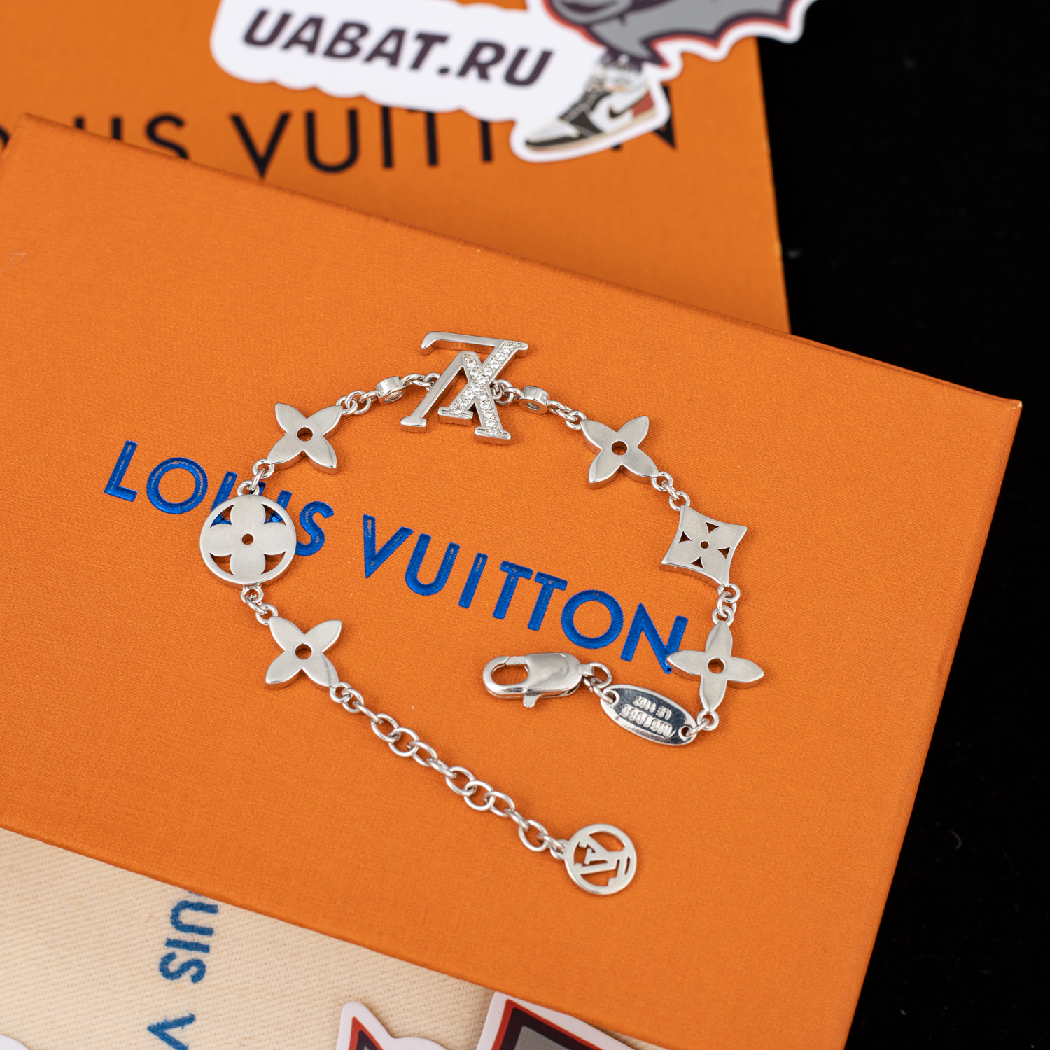 l0*is V*t0n bracelet n93400