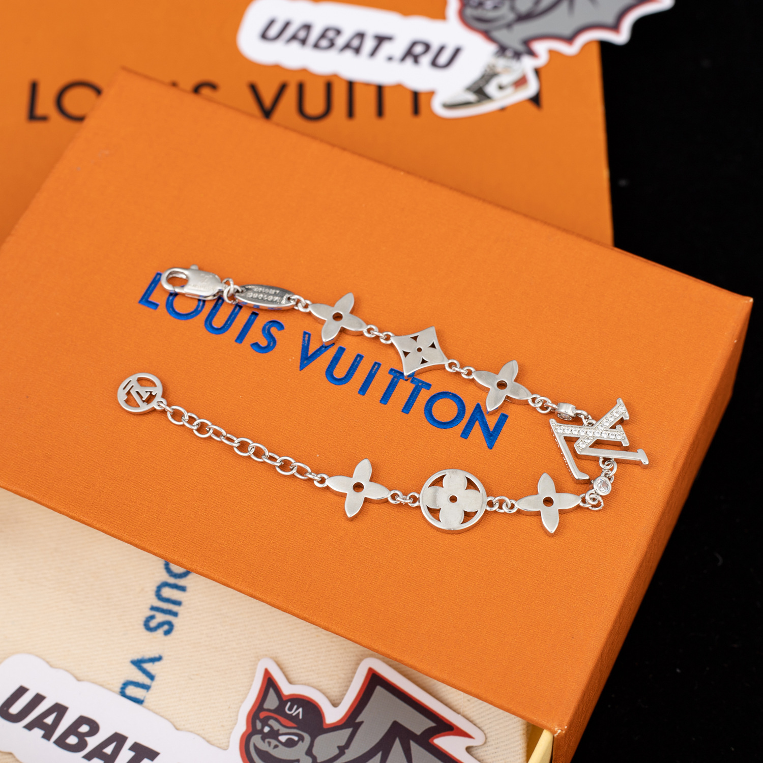 l0*is V*t0n bracelet n93400