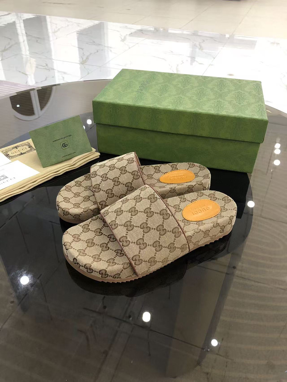 G*u*i gg slide beige canvas